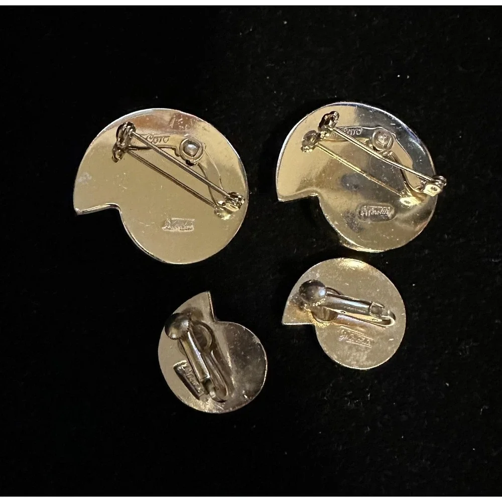 Art Deco Corolite Pegasus Coro Pin & Earrings Set‎ Gold Shell Fan Design